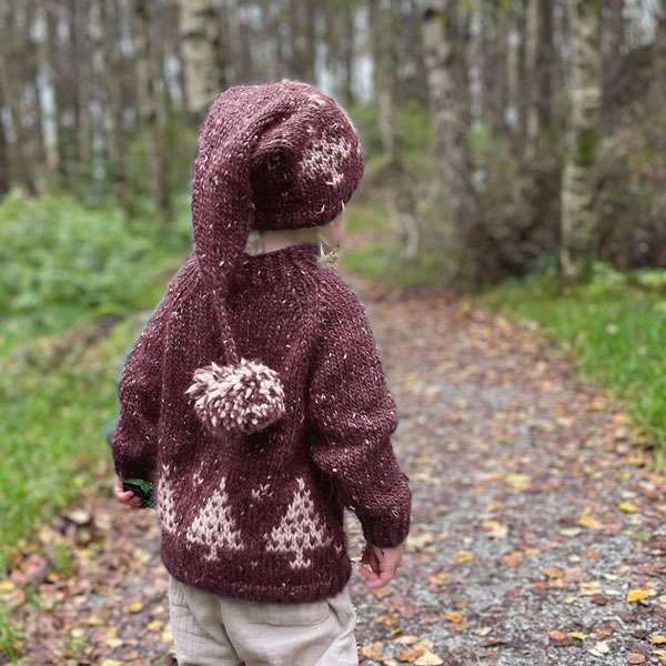 Strikkegenser Juletre m/nisselue - garnpakke fra Bluum i Møy Tweed